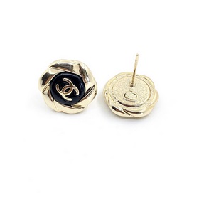 Новые серьги Chanel с черными серьгами из латуни