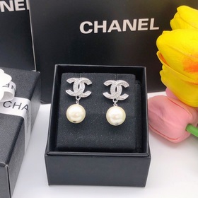 Номер XED00150 Серебряные серьги с жемчужинами бриллиантами. Нов