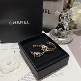 Редактор XED0368 [Серьги Chanel с квадратными цепочкамиз черного 