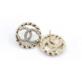 Новейшие серьги Chanel с ажурным круглым ушком, изготовленные из 