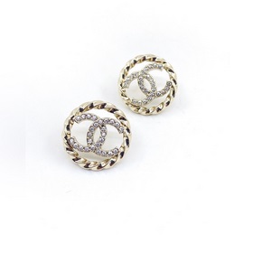 Новейшие серьги Chanel с ажурным круглым ушком, изготовленные из 