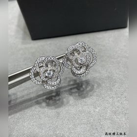 Материал V-Gold 86902140  Серьги Chanel с камелейкой – какая жен