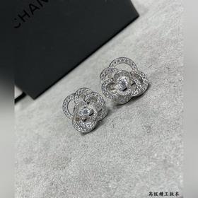 Материал V-Gold 86902140  Серьги Chanel с камелейкой – какая жен