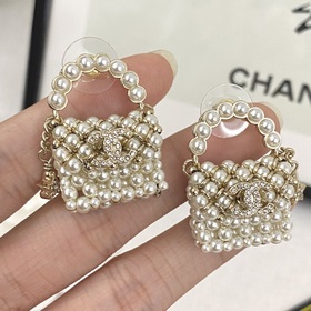 Популярные серьги Chanel в наличии. Ожидайте новинки. Все модели 