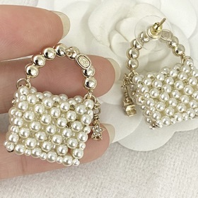 Популярные серьги Chanel в наличии. Ожидайте новинки. Все модели 
