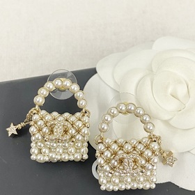 Популярные серьги Chanel в наличии. Ожидайте новинки. Все модели 