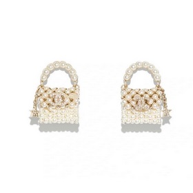 Популярные серьги Chanel в наличии. Ожидайте новинки. Все модели 