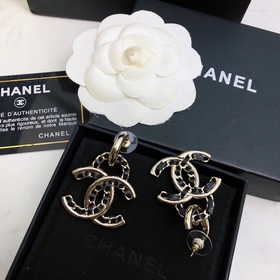 Серьги Chanel с черным сердцем из кожи. Отличный вид, безупречное