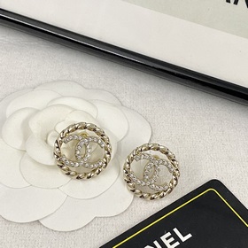 Код E2329 0247820 Популярные серьги Chanel. Новинка. CHAN 23 Серь