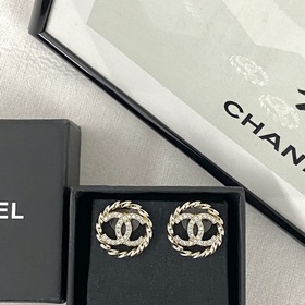 Код E2329 0247820 Популярные серьги Chanel. Новинка. CHAN 23 Серь