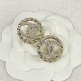 Код E2329 0247820 Популярные серьги Chanel. Новинка. CHAN 23 Серь