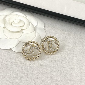 Код E2329 0247820 Популярные серьги Chanel. Новинка. CHAN 23 Серь