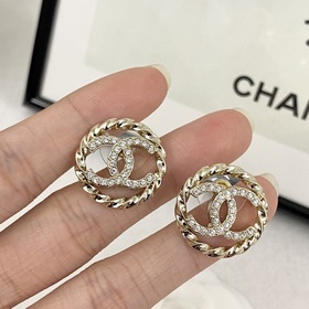 Код E2329 0247820 Популярные серьги Chanel. Новинка. CHAN 23 Серь