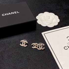 Chanel AB-модель простых сережек с бриллиантами. Эти серьги дейст