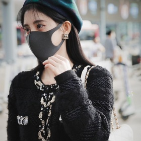 Новые серьги Chanel с квадратными жемчужинами в форме буквы C. Же