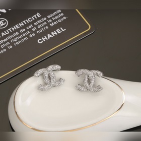 CHANEL Серьги Новая модель, идентичная оригиналу, каждая деталь с