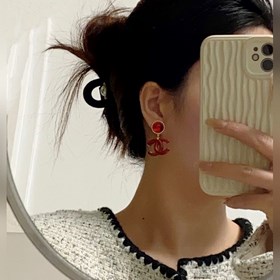 Рекомендуемый товар на Xiaohongshu： модные серьги-гвоздики Chanel