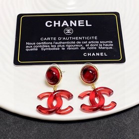Рекомендуемый товар на Xiaohongshu： модные серьги-гвоздики Chanel