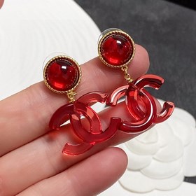 Рекомендуемый товар на Xiaohongshu： модные серьги-гвоздики Chanel