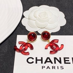 Рекомендуемый товар на Xiaohongshu： модные серьги-гвоздики Chanel