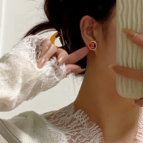 Новые серьги Chanel в стиле ретро красного цвета 2023 года. С пер