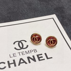 Новые серьги Chanel в стиле ретро красного цвета 2023 года. С пер