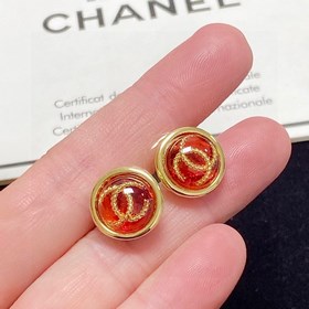 Новые серьги Chanel в стиле ретро красного цвета 2023 года. С пер
