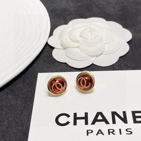 Новые серьги Chanel в стиле ретро красного цвета 2023 года. С пер