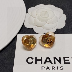 Chanel Буквы Chanel в форме сердца с двойным C. Новые цветные сер