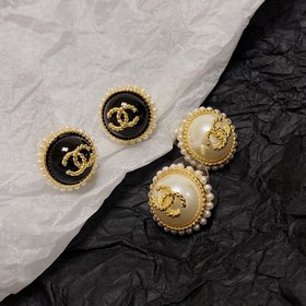 Новая модель милых сережек Chanel с жемчужинами. Популярная модел