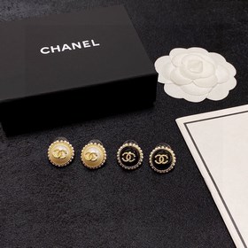 Новая модель милых сережек Chanel с жемчужинами. Популярная модел