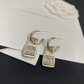 Франция CHANEL Серьги-крючки с прямоугольным подвесом и двойным 