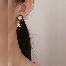 Chanel, новейшая модель, черные круглые серьги с золотыми цветами