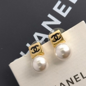 1880130 Продажа популярных товаров на официальном сайте Chanel. Н