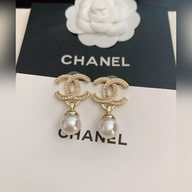 1880130 Продажа популярных товаров на официальном сайте Chanel. Н