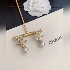 1880130 Продажа популярных товаров на официальном сайте Chanel. Н