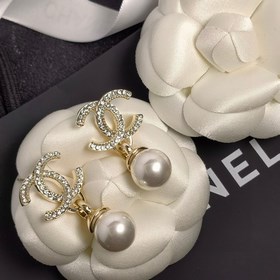 1880130 Продажа популярных товаров на официальном сайте Chanel. Н
