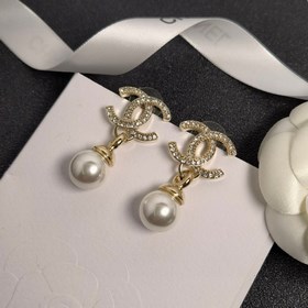 1880130 Продажа популярных товаров на официальном сайте Chanel. Н