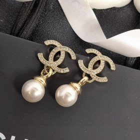 1880130 Продажа популярных товаров на официальном сайте Chanel. Н
