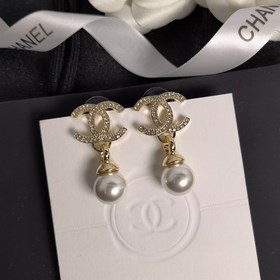 1880130 Продажа популярных товаров на официальном сайте Chanel. Н
