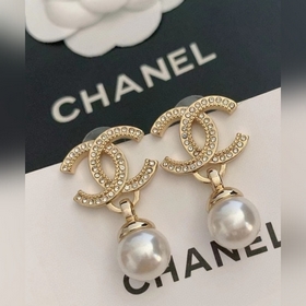 1880130 Продажа популярных товаров на официальном сайте Chanel. Н