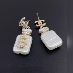 Новые серьги Chanel в форме флакона духов с 5 буквами, изготовлен