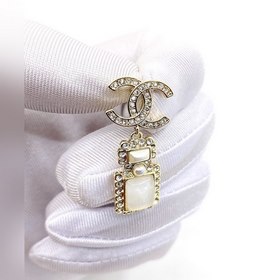 Новейшие серьги Chanel в форме флакона духов с жемчужиной и брилл