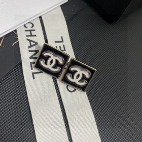Chanel квадратные серьги в ретро-стиле с белым двойным C в центре