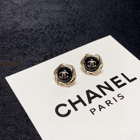 Рекомендуемый товар： Chanel, милые и свежие серьги с двойной букв
