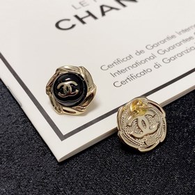 Рекомендуемый товар： Chanel, милые и свежие серьги с двойной букв