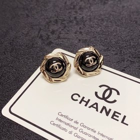Рекомендуемый товар： Chanel, милые и свежие серьги с двойной букв