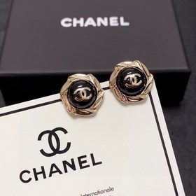 Рекомендуемый товар： Chanel, милые и свежие серьги с двойной букв
