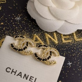 Популярный товар Chanel, последние модели сережек-гвоздиков из на