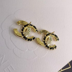 Популярный товар Chanel, последние модели сережек-гвоздиков из на